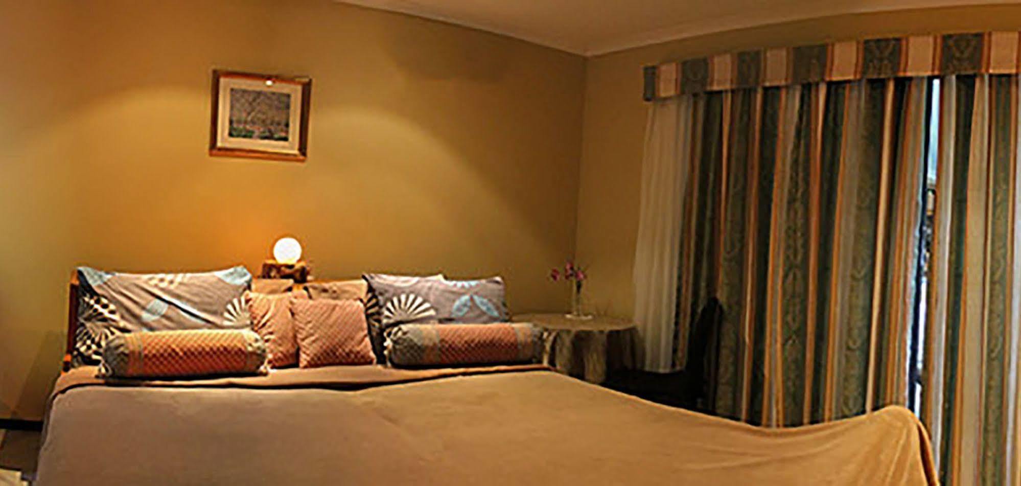 Noosa Edge Nudist Retreat Bed and Breakfast Doonan Esterno foto